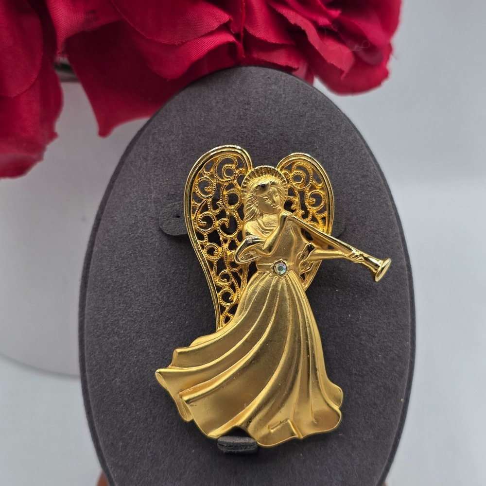 JJ Angel Trumpet Brooch Pin Gold Tone Filigree Wings Rhinestone Accent Vintage‎